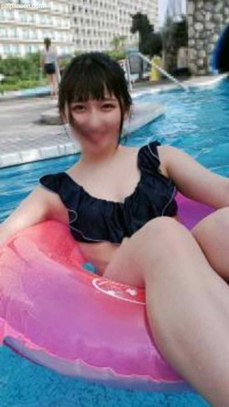 FC2-PPV-1479839 - 【無修正・VR特典】地●アイドルをプールへ連れて行きホテルで3P連続中出し⑤(58分) cover.jpg