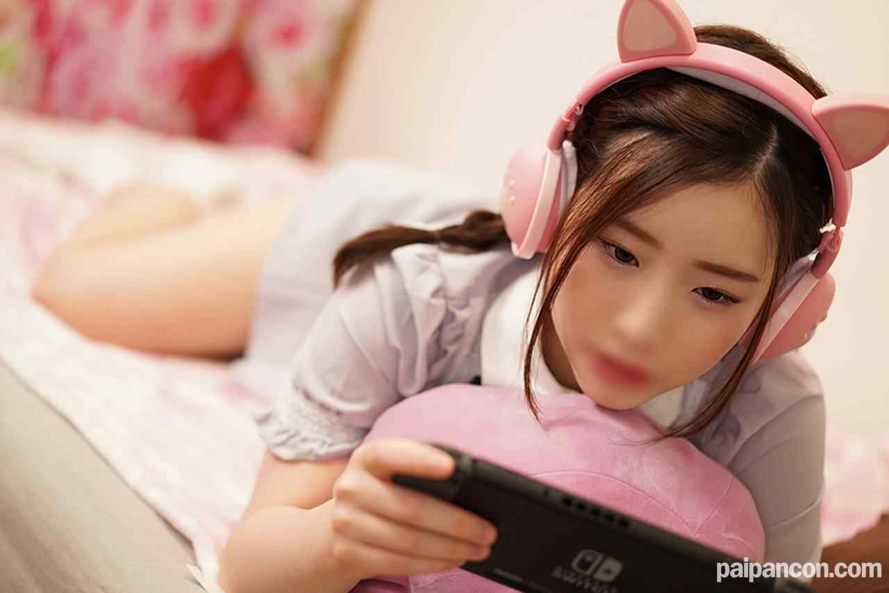 FC2-PPV-2468802 - 【配信の裏側、流出】めちゃかわ♥(20歳) フォロワ４万！人気ゲーム配信女子大生、男子大生とゲーム配信中に軽イキ☆垢BANギリギリのフェラ＆中出しSEX映像流出♥伝説個人撮影 thumbnail_1.jpg