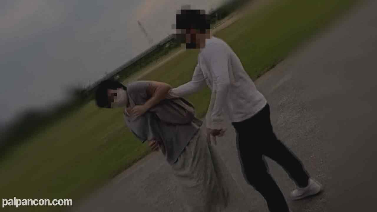 FC2-PPV-2930906 - 【個人】昼下がりの団地妻　想定外のデカチチを揉みまくる。まだ明るい時間に高架下で喉奥を犯し、子供のいる隣の部屋で他人棒で中出し。そのまま全裸でバルコニーに放り出してみました。 thumbnail_0.jpg