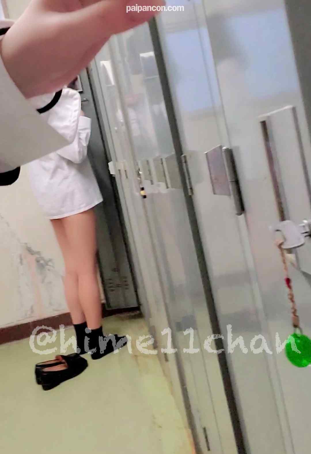 FC2-PPV-2939689 - 現○の高○3○生です。学校の体育館でバレないようにしてみました