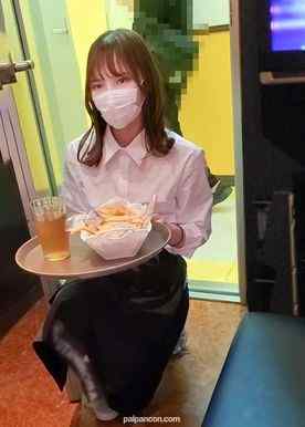 FC2-PPV-3113698 - 戸田恵○香似のJDカラオケバイトでは賄えない学費の悩みに付け込みハメ撮り。ガチ逝き中出し