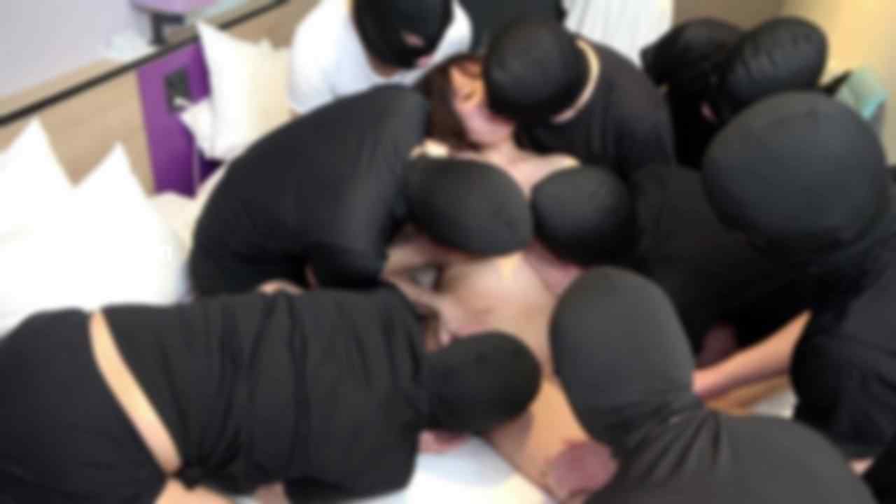 FC2-PPV-3969142 - 【連続中 出し】色白巨乳の童顔看板女ゆうのちゃん♪友達を守るために好きじゃない大勢の男達に中 出しされる動画♪ thumbnail_0.jpg