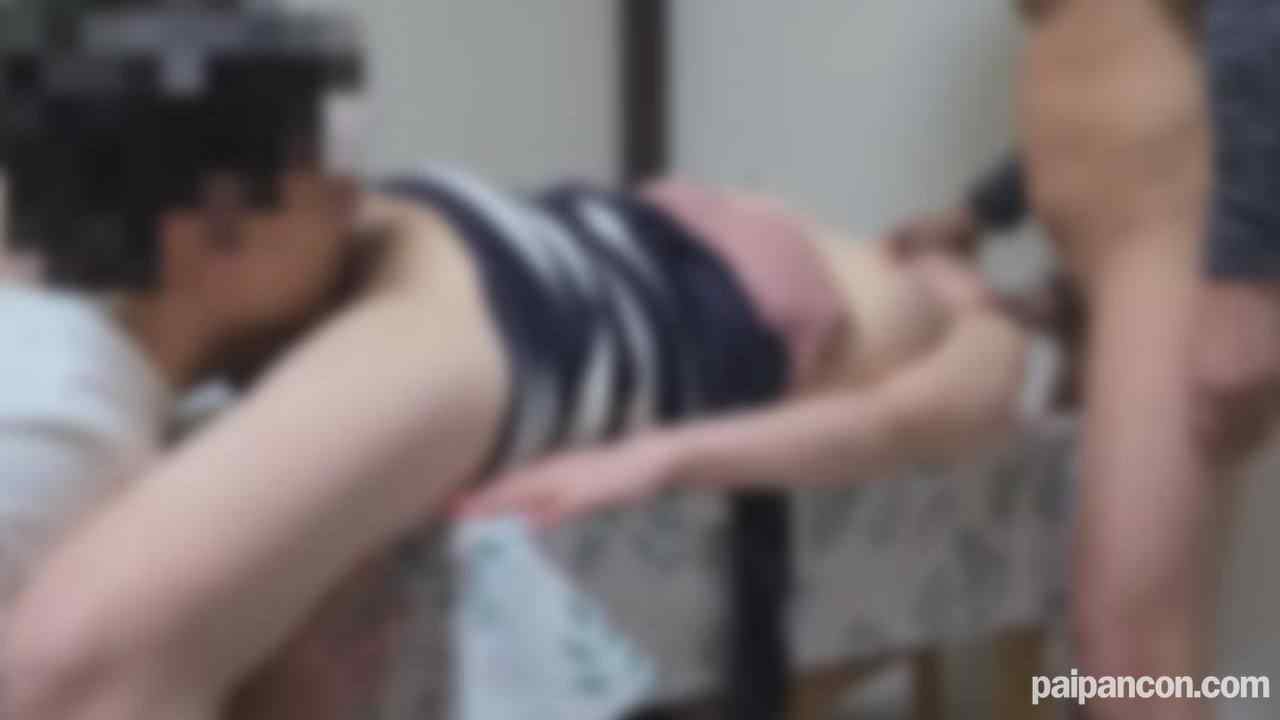 FC2-PPV-4277111 - 【個人】金欠で3Pを受け入れたスベ肌美乳の若妻。発情期に入ったのか目先に竿があれば無心で咥え、膣奥を突かれれば絶叫して喘ぐ。 thumbnail_4.jpg
