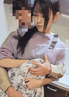 FC2-PPV-4355615 - 【個人】※3月中限定1980pt※お嬢様で育った可憐な美人妻の借金回収で、宅配業者を偽って自宅に侵入。旦那の帰りを無視してキッチンで美脚やデカクリ美マンを執拗に弄り、膣中に濃厚精液を大放出。