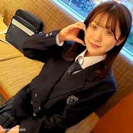 FC2-PPV-4522369 - 内緒で活動してるちょっとわがまま小悪魔制服ちゃん文句いいながらくぱぁさせたり生でハメたら「でかい」とかわいい声で感じて…
